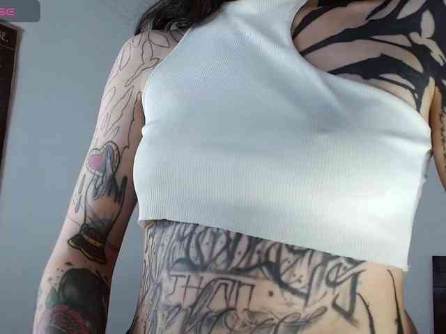 Modella: Inked-Val
