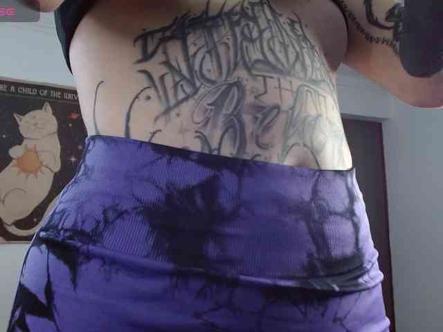 Modella: Inked-Val