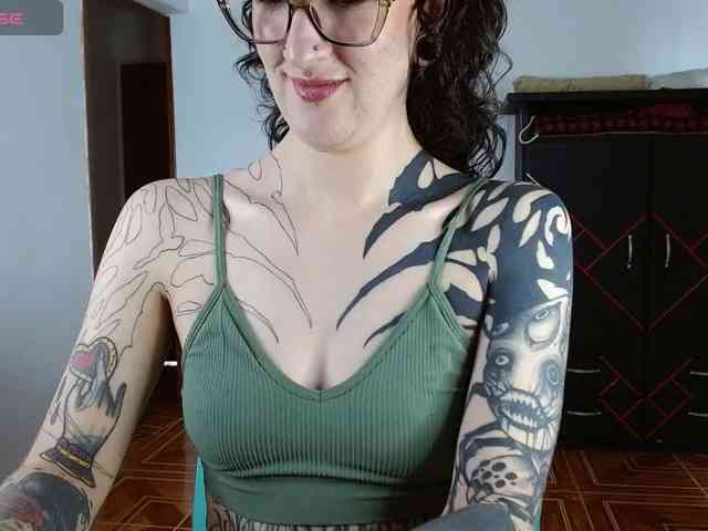 Modella: Inked-Val