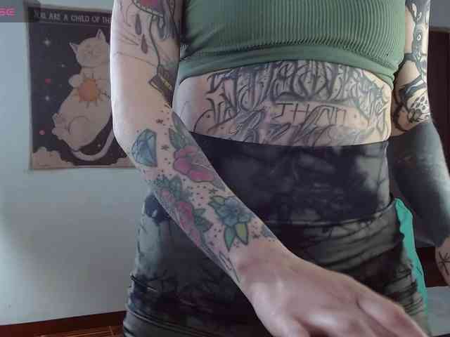 Modella: Inked-Val