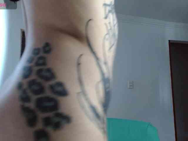 Modella: Inked-Val