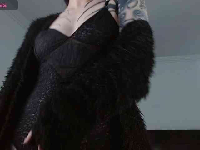 Modella: Inked-Val