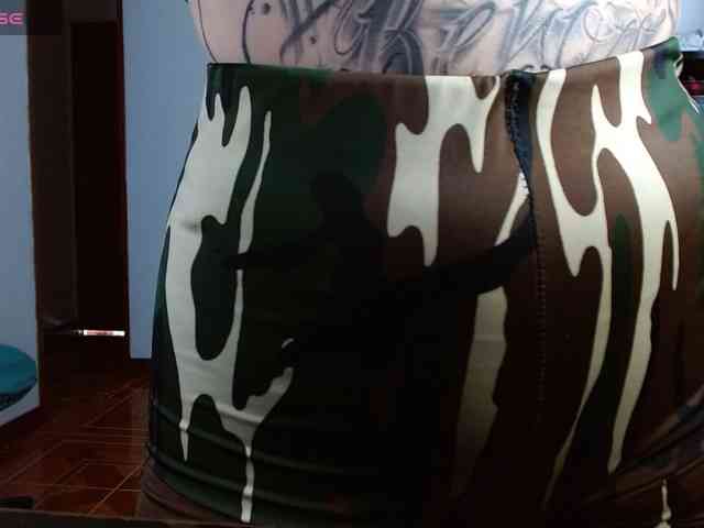 Modella: Inked-Val
