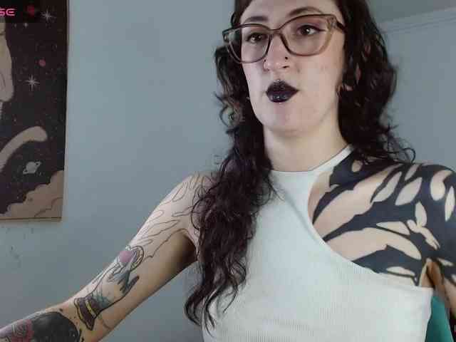 Modella: Inked-Val