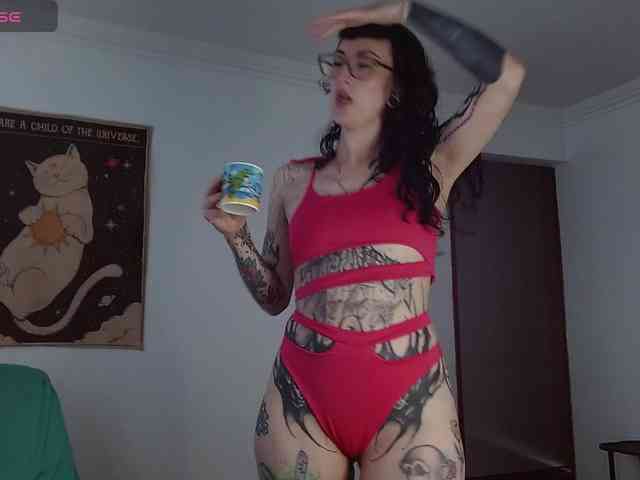 Modella: Inked-Val