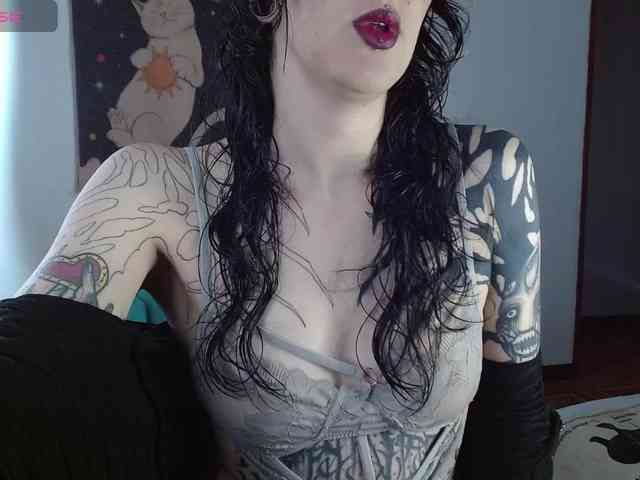 Modella: Inked-Val