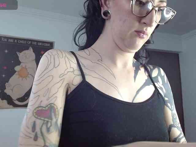 Modella: Inked-Val