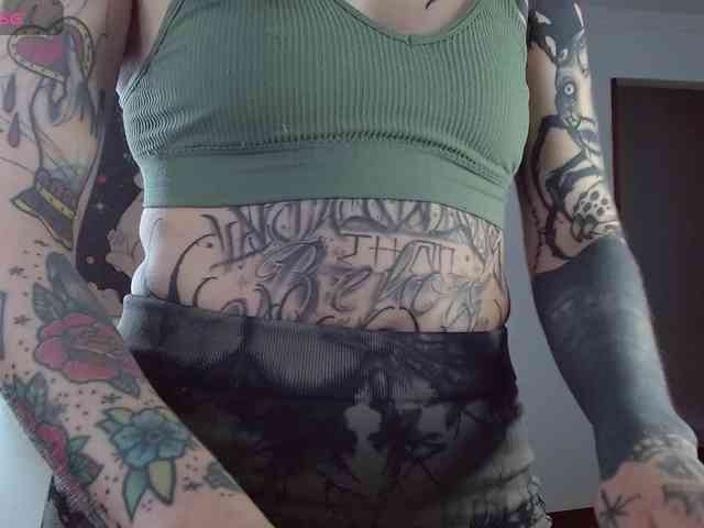 Modella: Inked-Val
