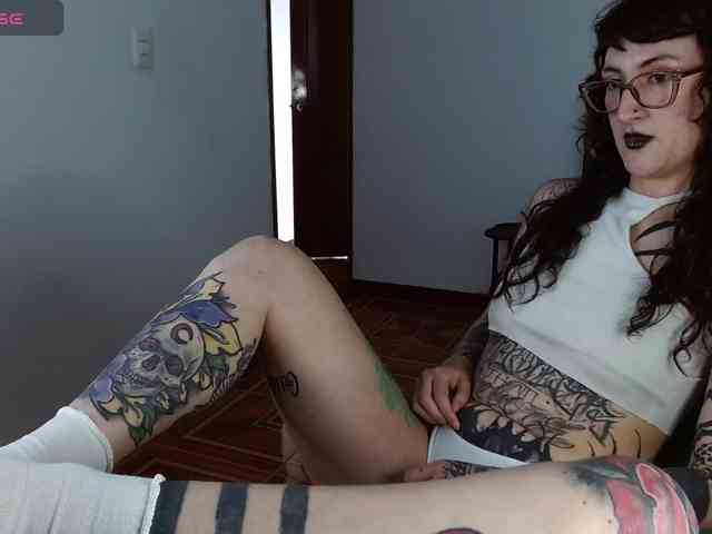 Modella: Inked-Val