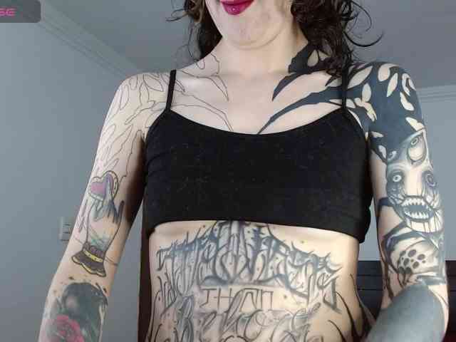Modella: Inked-Val