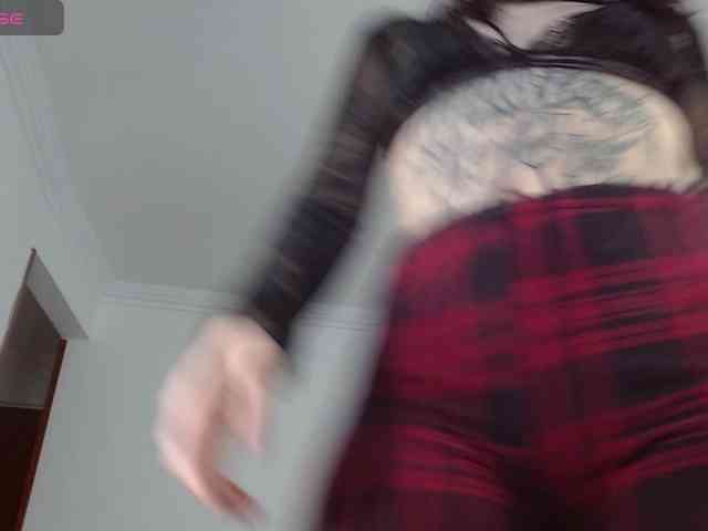 Modella: Inked-Val