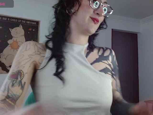 Modella: Inked-Val