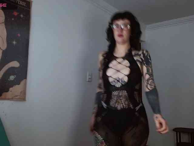Modella: Inked-Val