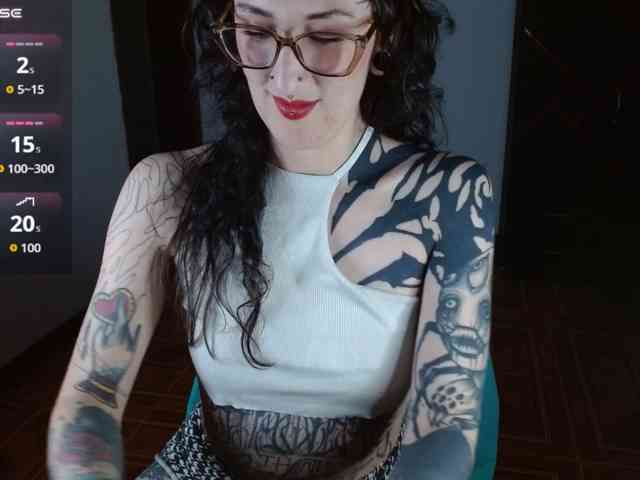 Modella: Inked-Val
