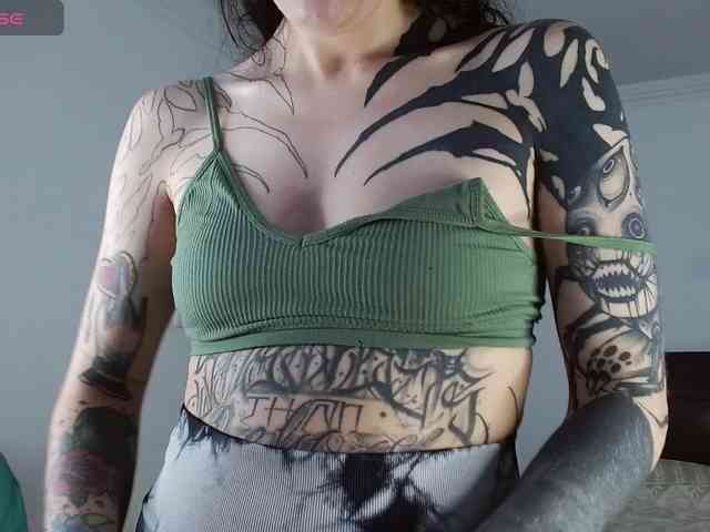 Modella: Inked-Val
