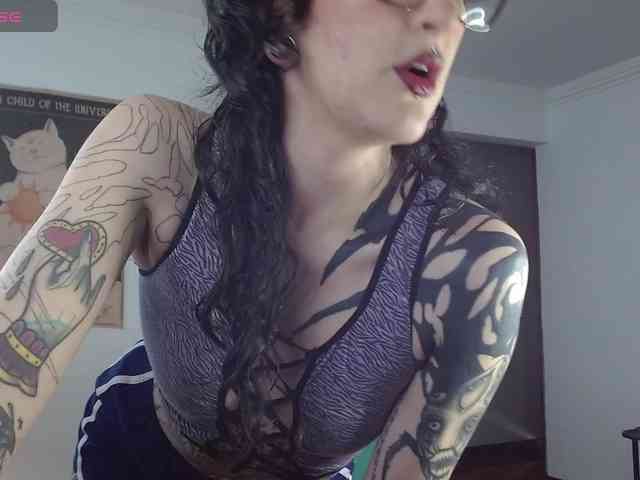 Modella: Inked-Val