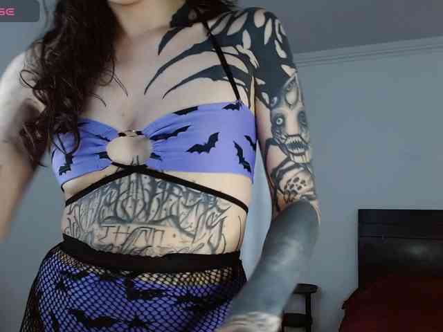 Modella: Inked-Val