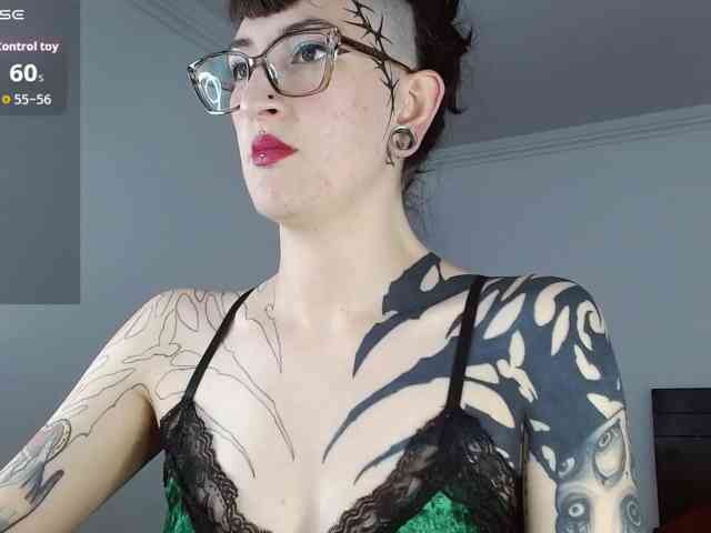 Modella: Inked-Val