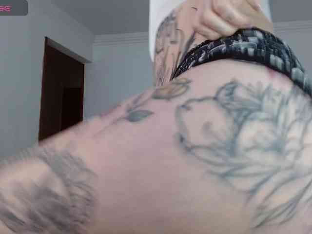 Modella: Inked-Val