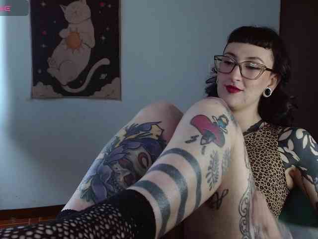 Modella: Inked-Val