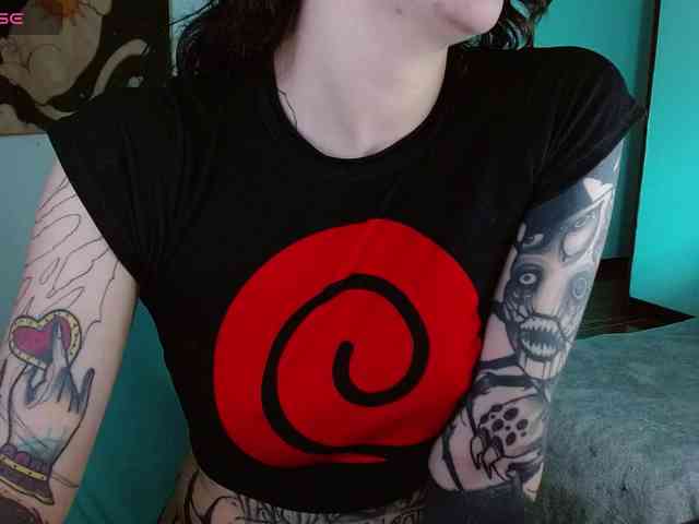 Modella: Inked-Val