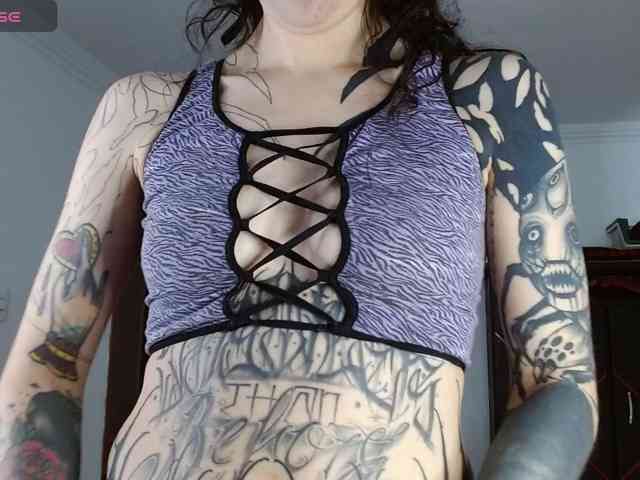 Modella: Inked-Val