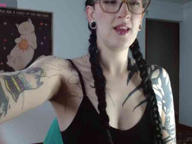 Modella: Inked-Val
