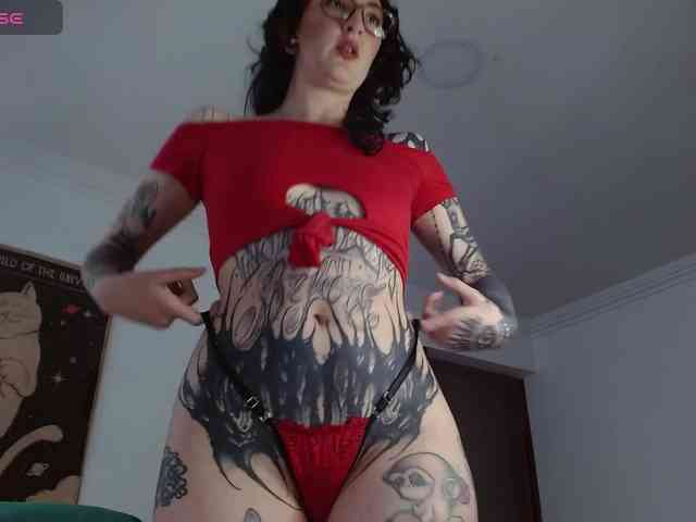 Modella: Inked-Val