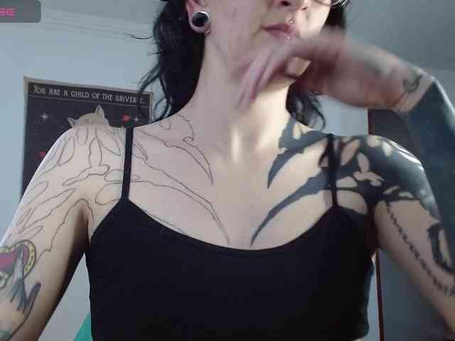 Modella: Inked-Val