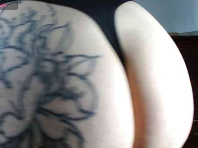 Modella: Inked-Val