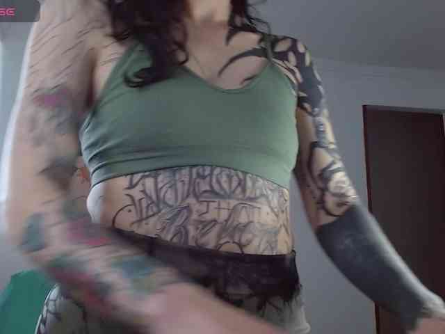 Modella: Inked-Val