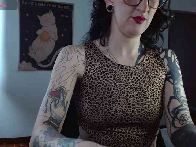 Modella: Inked-Val