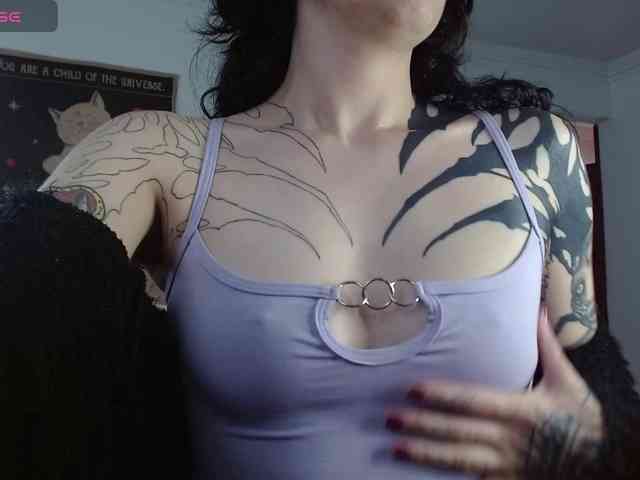Modella: Inked-Val