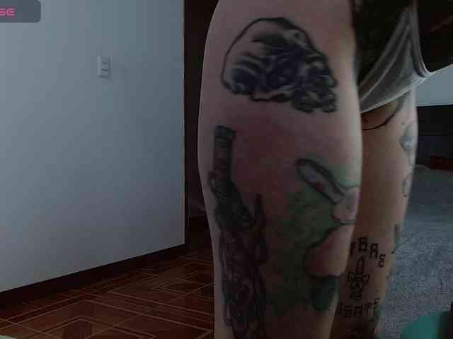 Modella: Inked-Val