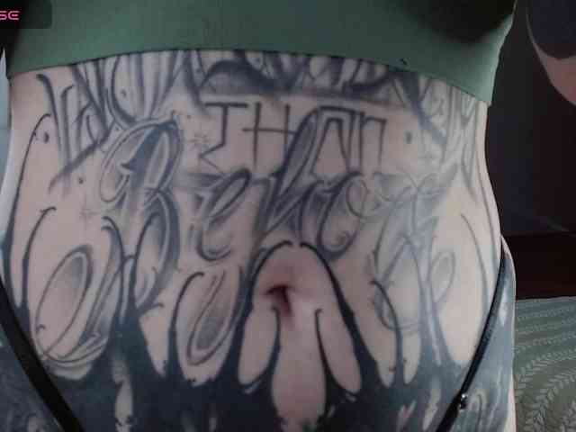 Modella: Inked-Val