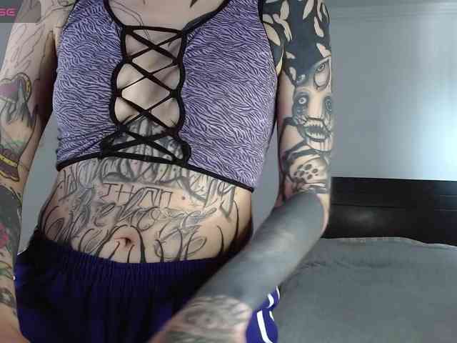 Modella: Inked-Val