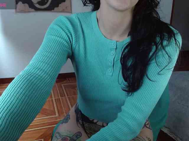 Modella: Inked-Val