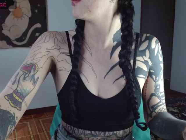 Modella: Inked-Val