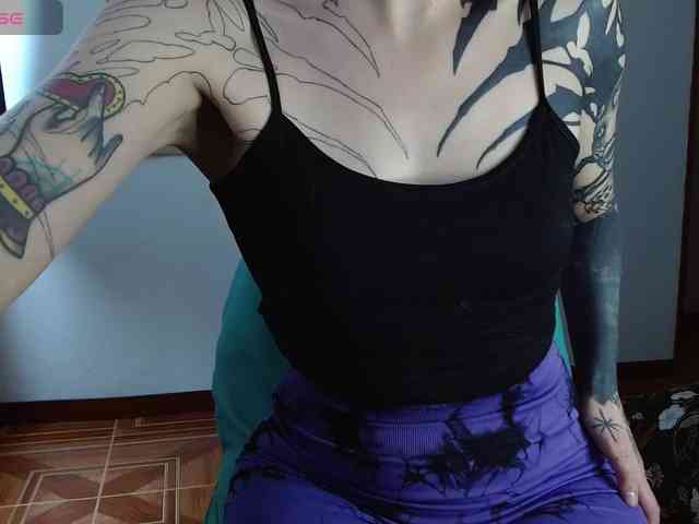 Modella: Inked-Val