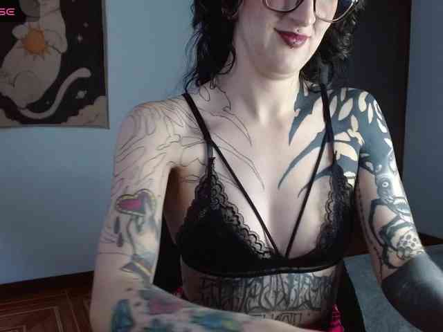 Modella: Inked-Val