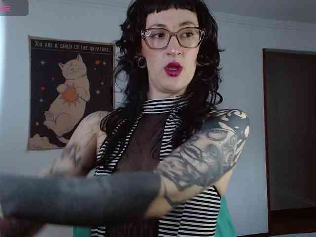 Modella: Inked-Val