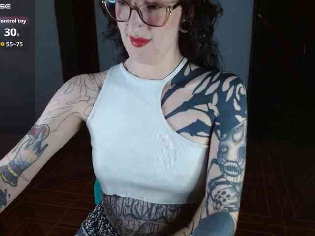 Modella: Inked-Val