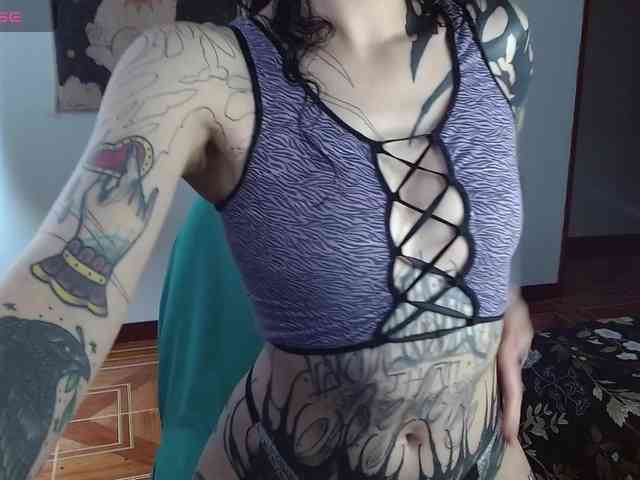 Modella: Inked-Val