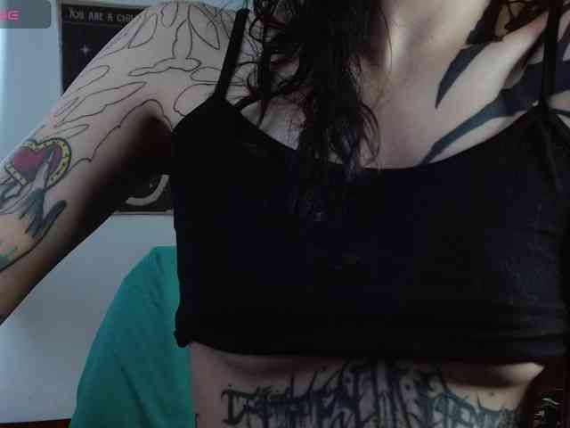 Modella: Inked-Val