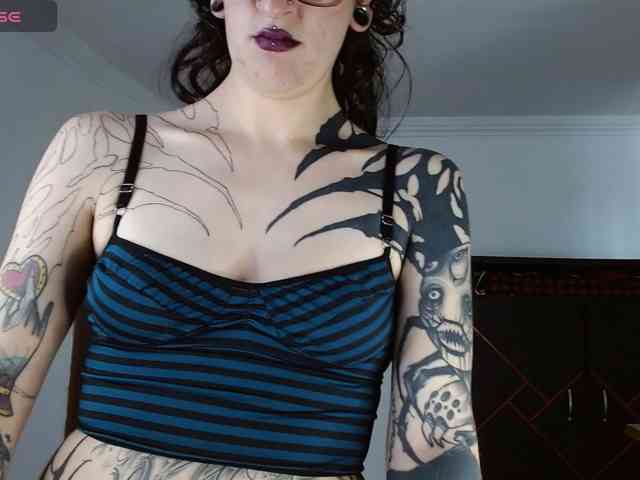 Modella: Inked-Val