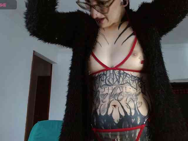 Modella: Inked-Val