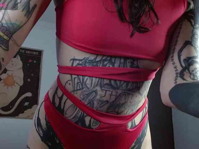Modella: Inked-Val
