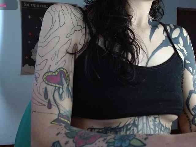 Modella: Inked-Val