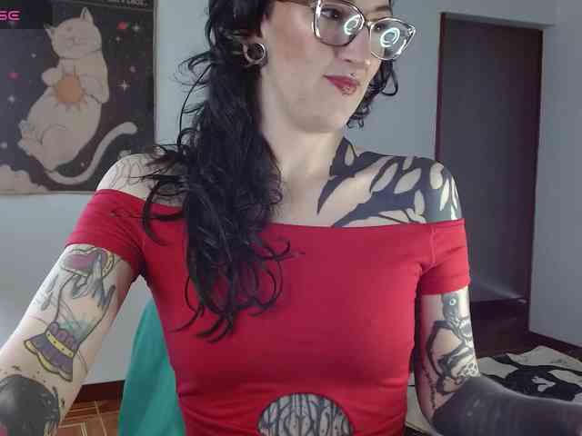 Modella: Inked-Val