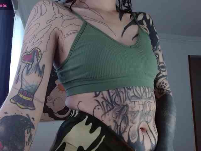 Modella: Inked-Val